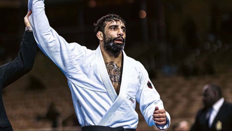 Mãe de Leandro Lo publica homenagem ao atleta morto após ser baleado