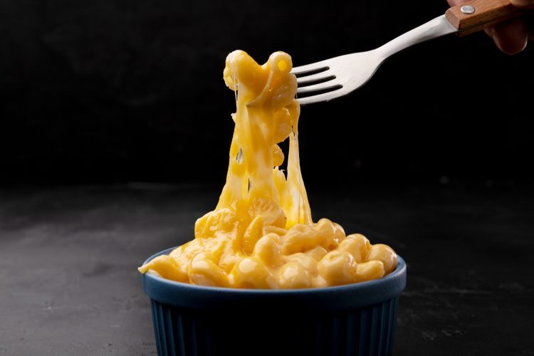 Aprenda a fazer o famoso mac and cheese, prato típico dos Estados Unidos 