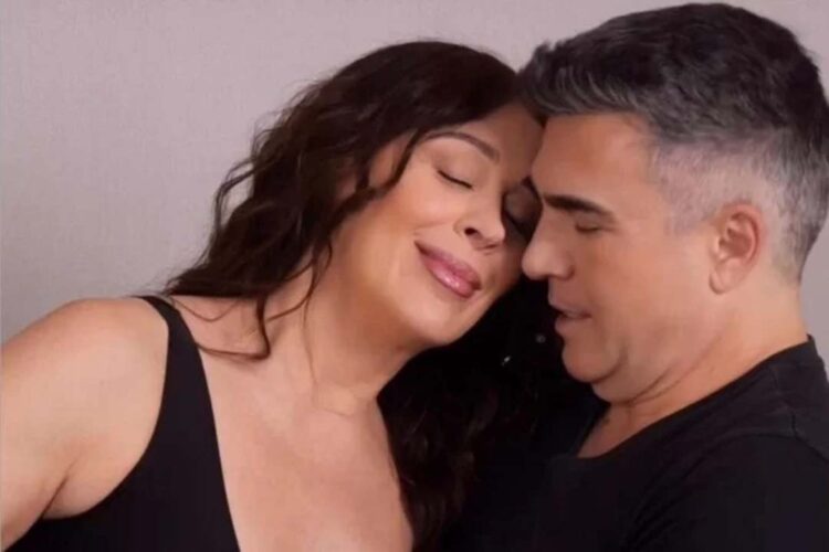 Claudia Raia anuncia gravidez aos 55 anos