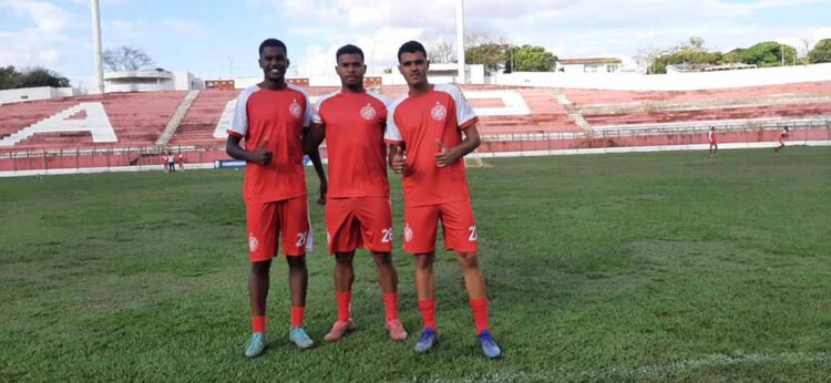 Clube contrata três jogadores para a sequência do Paranaense