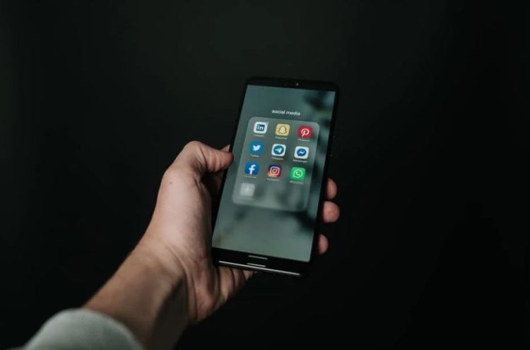 Segundo pesquisa, 40% dos brasileiros têm medo de julgamento nas redes sociais