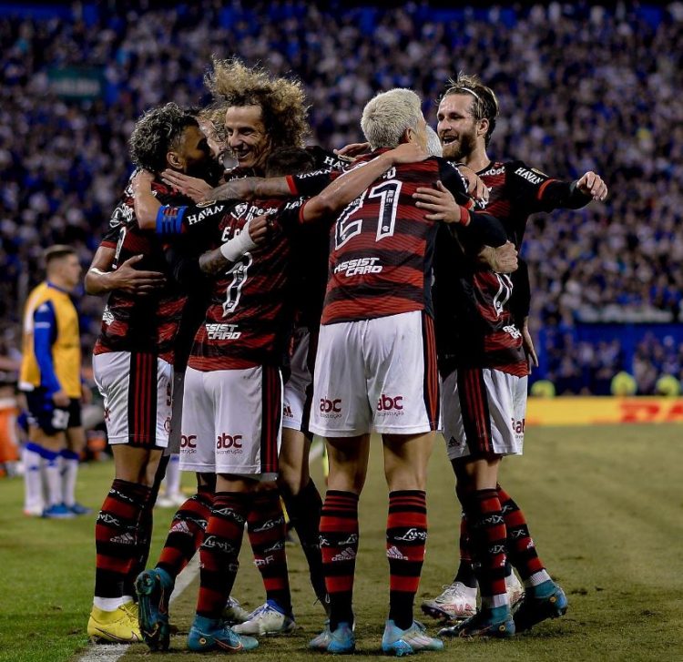 Pedro brilha e comanda goleada do Flamengo sobre Vélez
