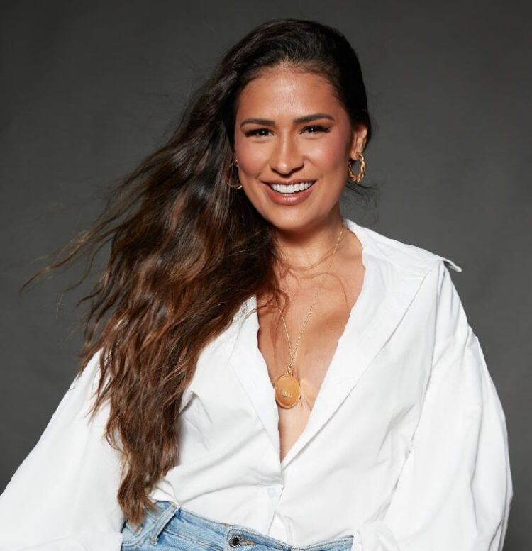 Simone anuncia data de lançamento da carreira solo