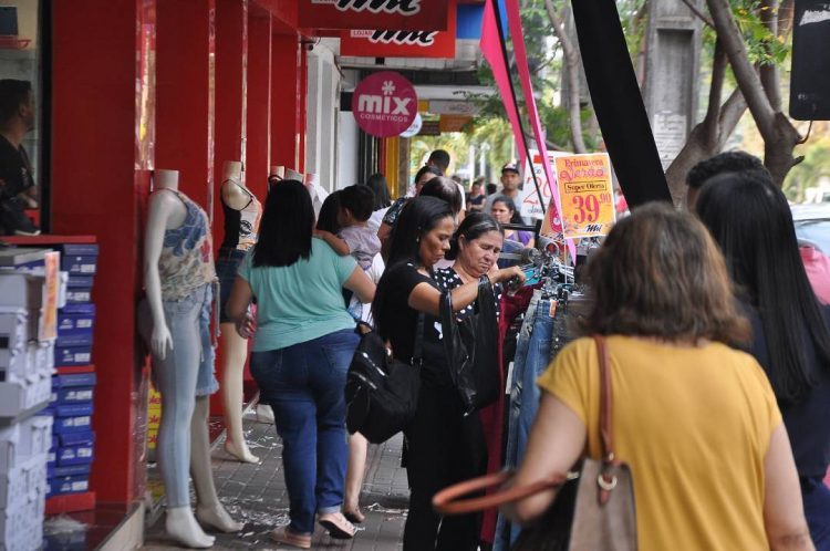 Comércio de Paranavaí tem horário  estendido de atendimento neste sábado