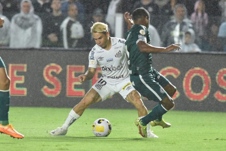 Santos martela, mas perde em casa para Goiás em jogo com show de Pedro Raul