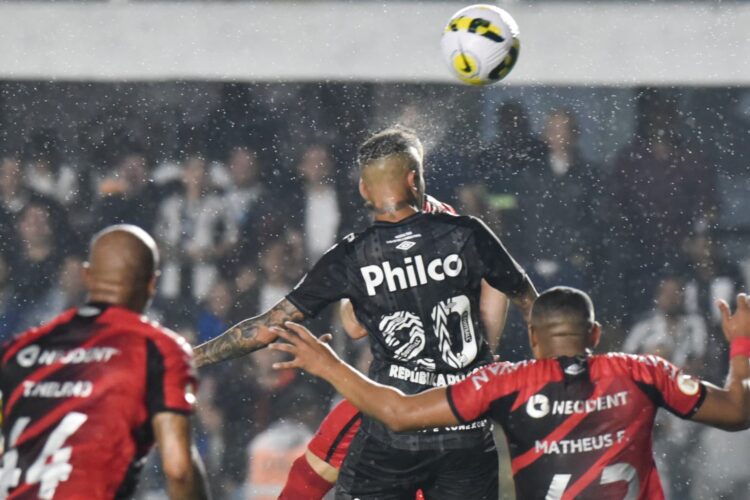 Luan desencanta, Santos bate o Athletico e volta a vencer no Brasileirão