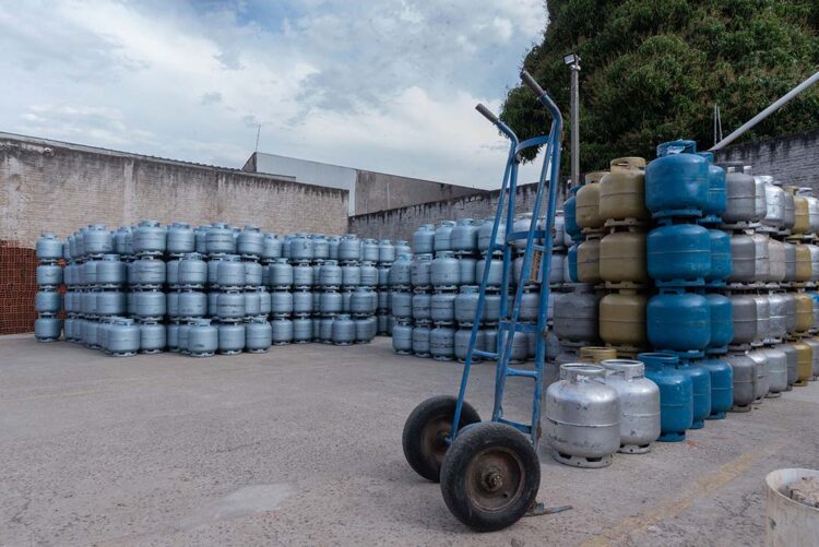 Petrobras anuncia redução do preço  do gás de cozinha para distribuidoras