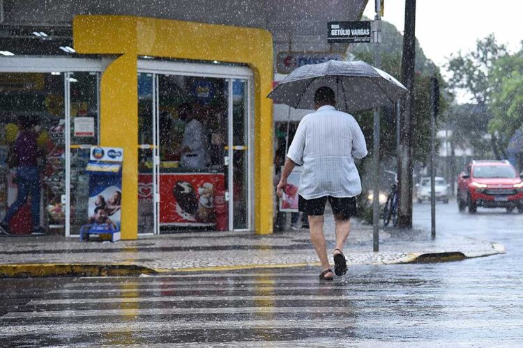Paranavaí registra 65 milímetros de chuva durante a quarta-feira; nova massa de ar frio chega ao Paraná