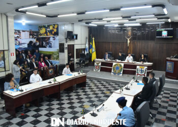 Posse dos vereadores mirins na Câmara Municipal de Paranavaí