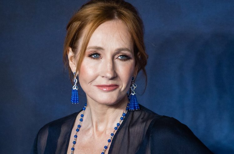 Entenda a nova polêmica envolvendo J.K. Rowling e acusações de transfobia