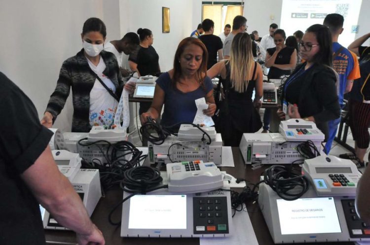 Presidentes de mesa, mesários e secretários da Comarca de Paranavaí recebem treinamento