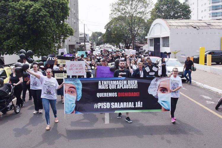 Profissionais sinalizam paralisação por 24 horas, caso STF mantenha suspensão do piso salarial