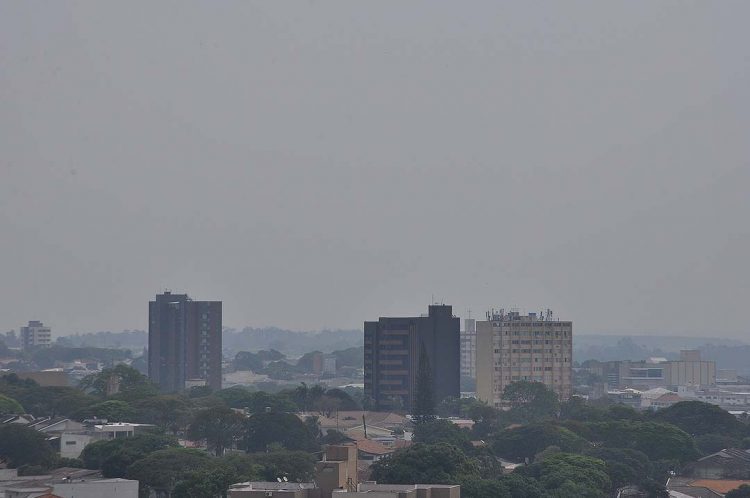 Incêndios florestais na Amazônia trazem fumaça e fuligem para o sul do Brasil