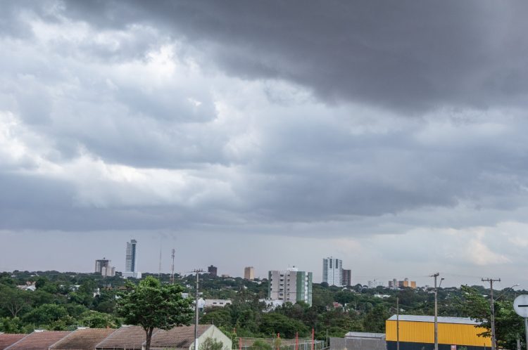 Céu nublado, mas sem chuva: confira previsão do tempo para os próximos dias
