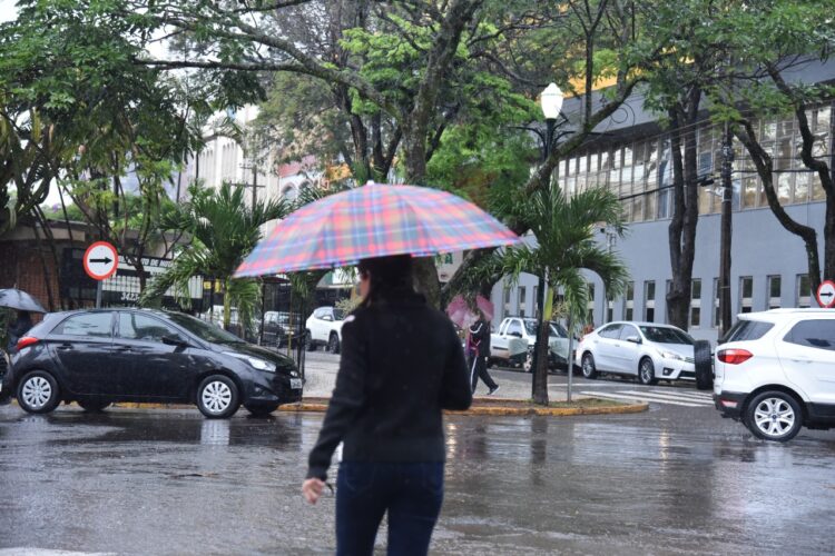 Simepar prevê grande volume de chuva e baixas temperaturas durante a semana