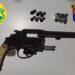 Homem de 55 anos é preso por porte ilegal de arma de fogo e violência doméstica