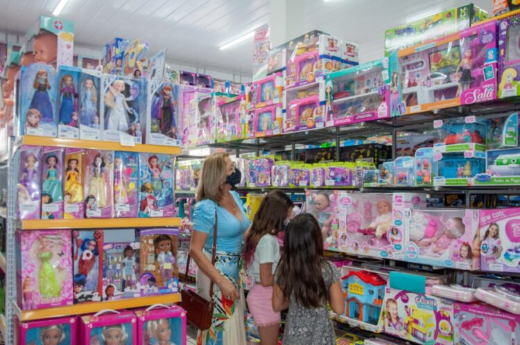 Preço de brinquedos sobe 20% e inflação deve reduzir vendas do Dia das Crianças
