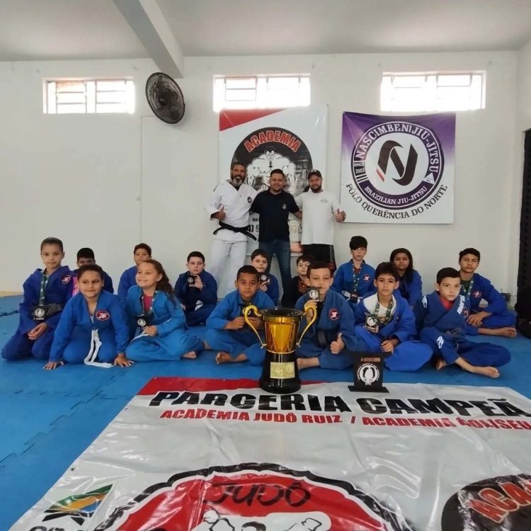 Prefeito Alex Fernandes prestigia atletas  medalhistas no Torneio Regional de judô