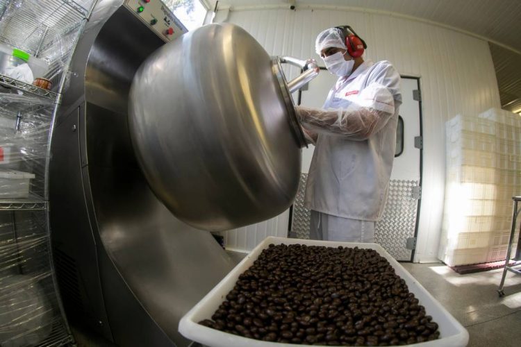 Indústria do Paraná desacelera em julho