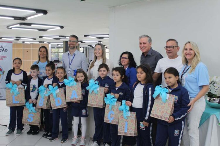 Aluno vence concurso para criação de  slogan da Semana da Alfabetização