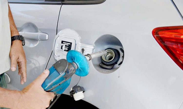 Petrobras reduz litro da gasolina em R$ 0,25 nas distribuidoras