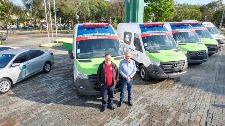 Município entrega 10 novos veículos para à população