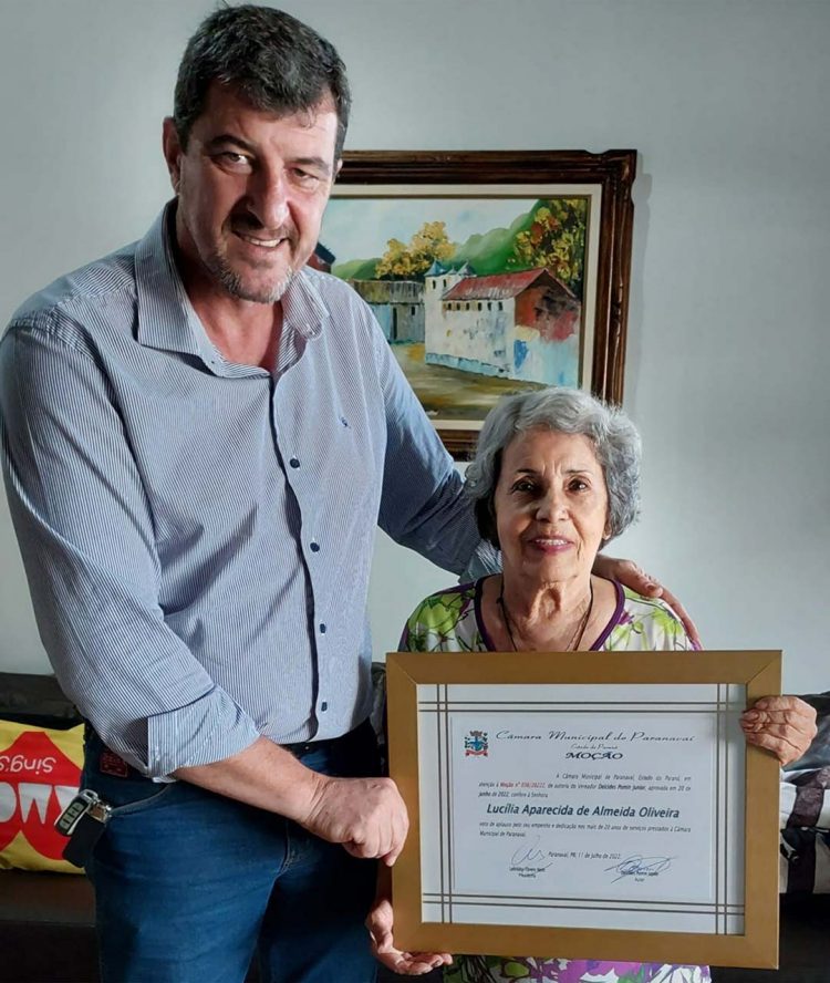 Lucília Oliveira é agraciada com Moção de Aplauso