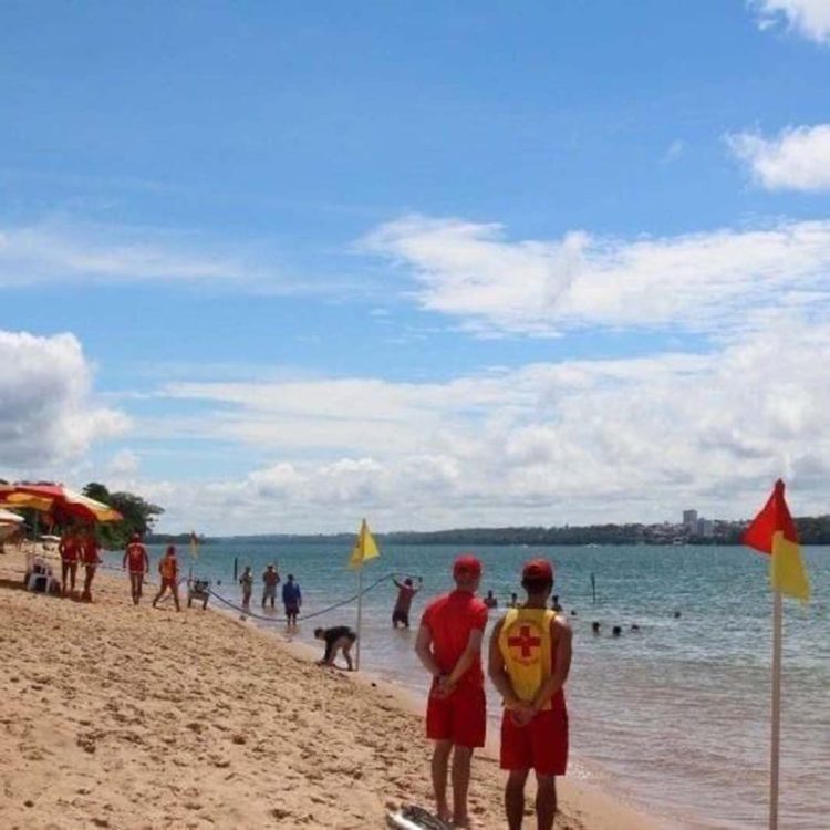 Primeiro fim de semana com os bombeiros é marcado pelas orientações a banhistas