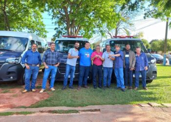 Prefeito entrega duas ambulâncias e uma Van Hospital Municipal