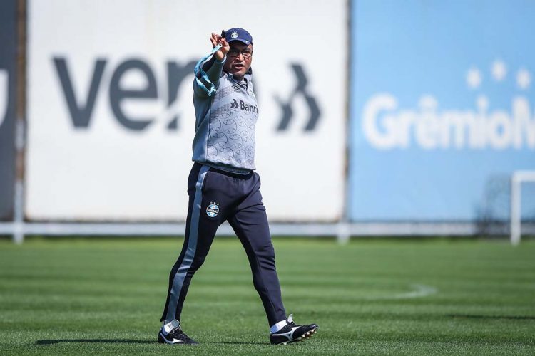 Grêmio percebe elenco abalado e  trabalha fator emocional para sair da crise
