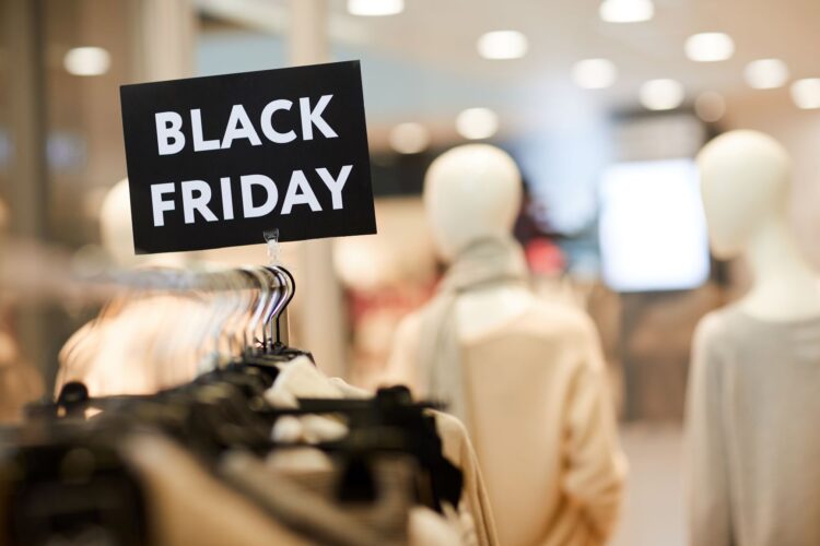 Mais brasileiros pretendem comprar na Black Friday, diz pesquisa do Google