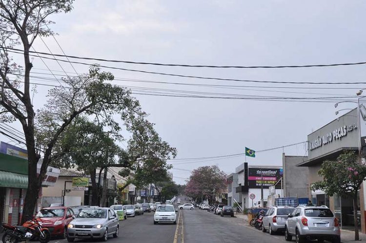 Tempo instável e formação de nuvens de chuva marcam o início da semana