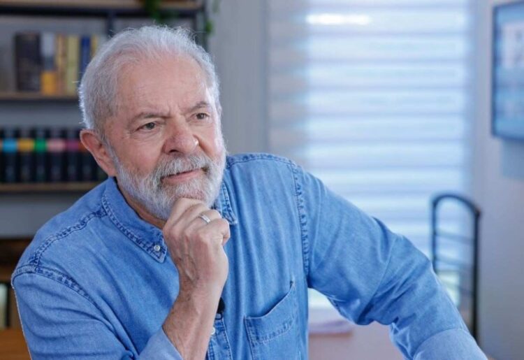 Lula diz que é preciso melhorar salários de professores