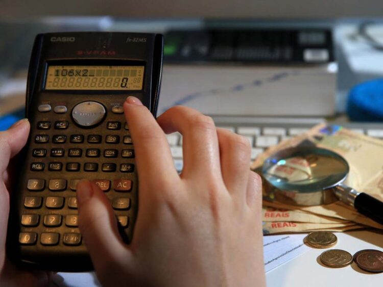 Poupança supera inflação e renda fixa amplia vantagem com Selic a 13,75%