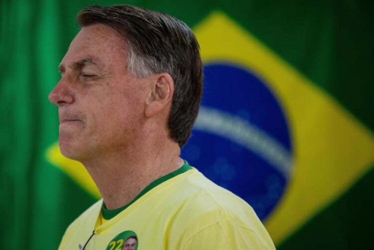 Bolsonaro acorda, chega ao Planalto e mantém silêncio sobre derrota para Lula