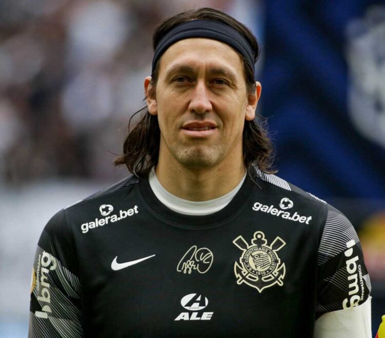 Dez anos depois, Cássio elege defesa preferida no Corinthians