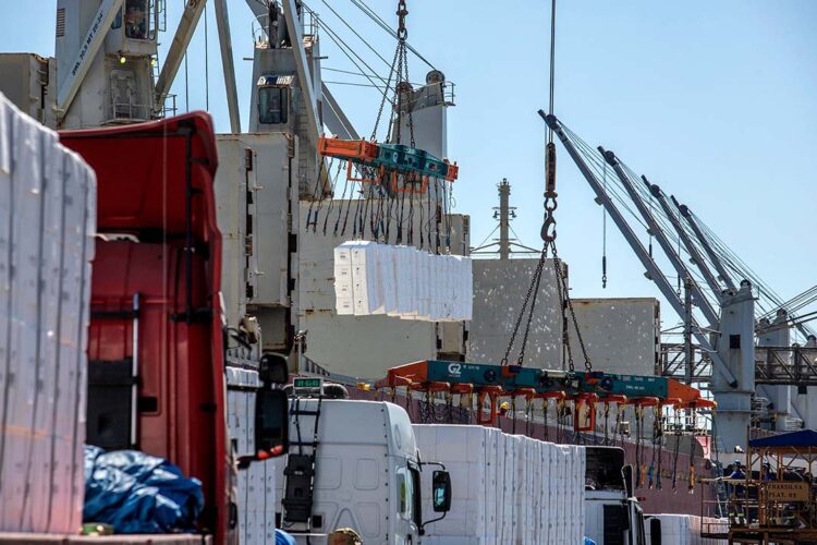 Portos registram alta de 5% nas exportações em 2022