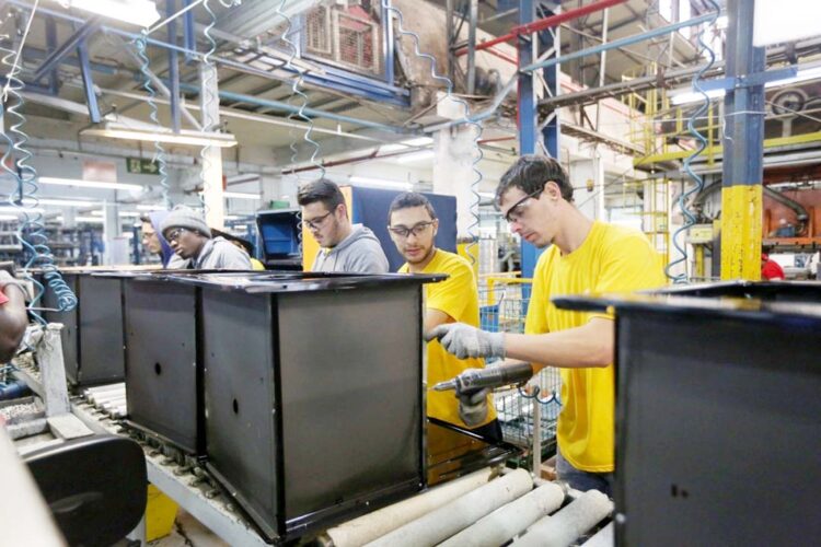 Confiança do industrial paranaense recua em outubro