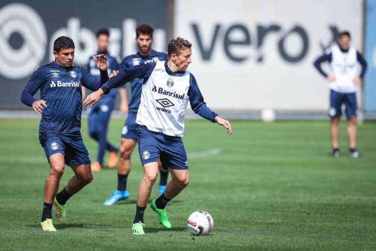 Grêmio visita Londrina buscando se aproximar da Série A