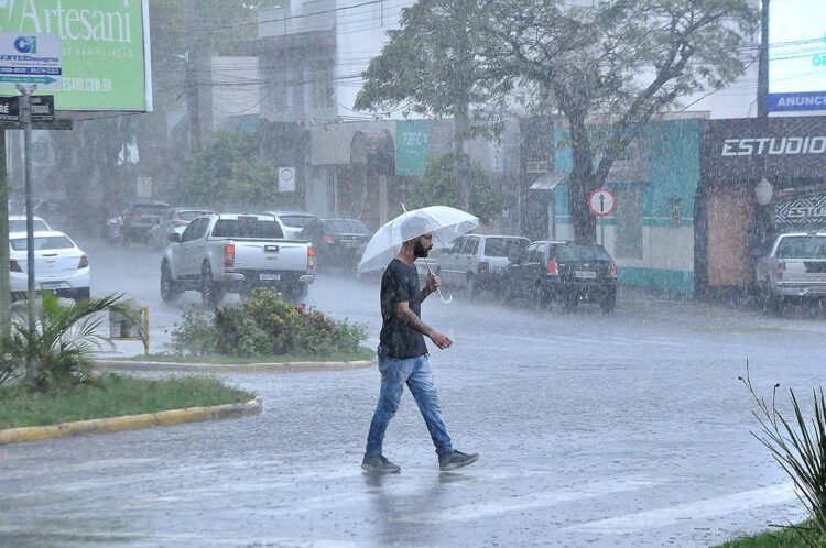 Chuva de dois dias representa mais da metade da média histórica para outubro em Paranavaí