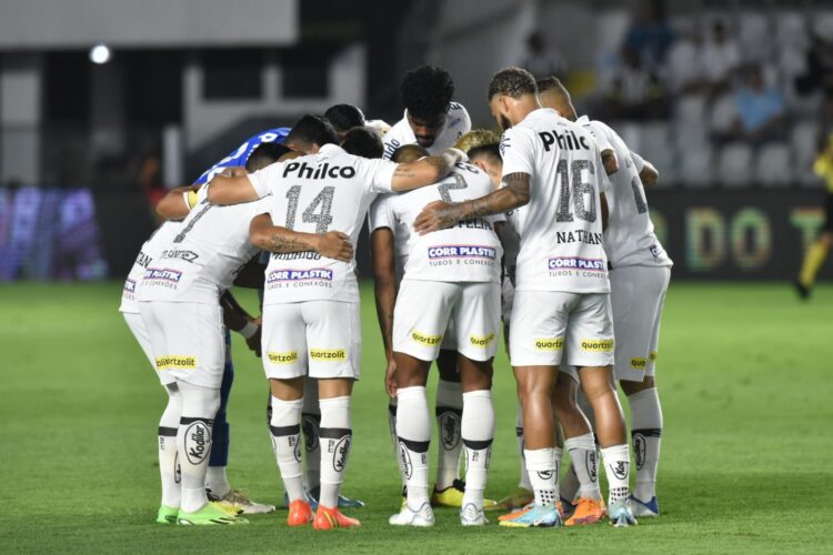 Everson brilha, Atlético-MG marca de pênalti no fim e vence Santos na Vila