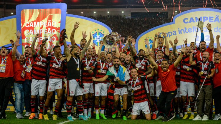 Flamengo bate Corinthians nos pênaltis e repete, na bonança, título obtido com torneira fechada