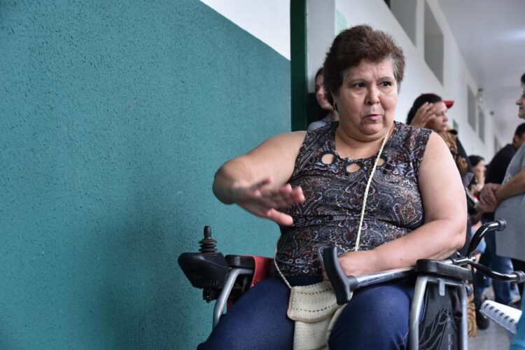 Cadeirante reclama das dificuldades para chegar ao local de votação