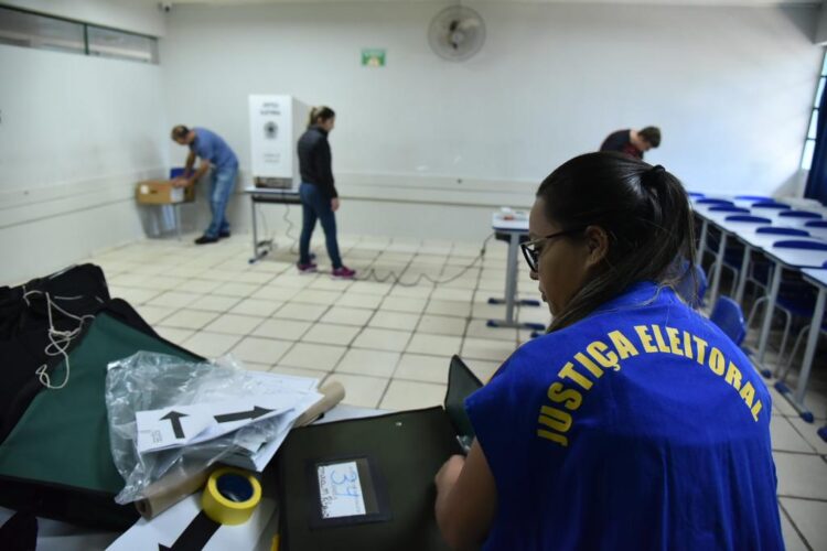 Justiça Eleitoral distribui urnas eletrônicas nos colégios eleitorais da Comarca de Paranavaí
