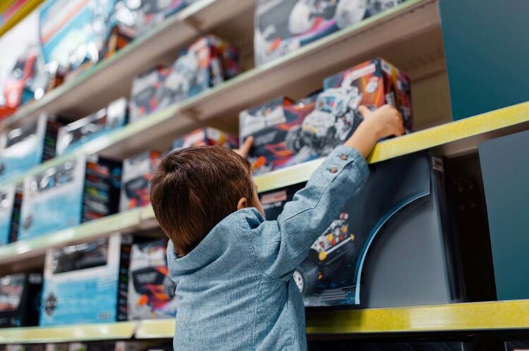 Em pesquisa, 42% dos entrevistados  vão gastar entre R＄50 e R＄150