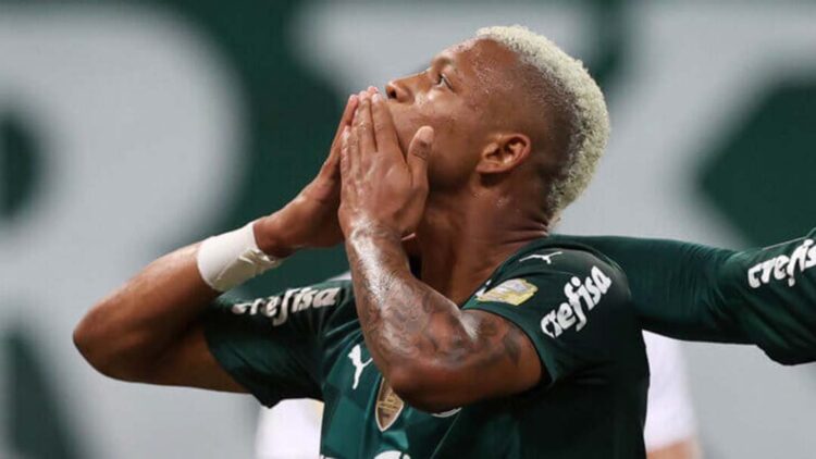 Arsenal fará oferta de R$ 159 milhões  por Danilo do Palmeiras, diz jornal