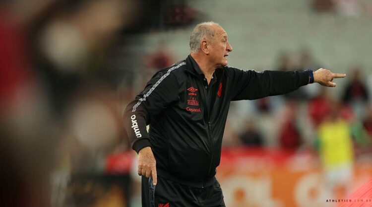 Felipão prepara equipe para final da  Libertadores, mas mantém atenção no Brasileiro