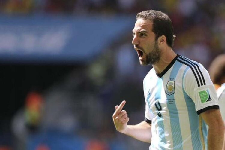 Gonzalo Higuaín dá adeus ao futebol
