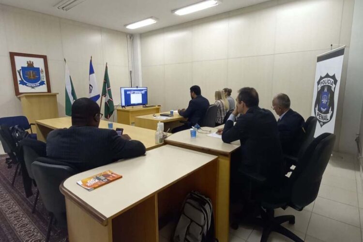 Pessoas privadas de liberdade concluem graduação  e lançam revista com trabalhos acadêmicos