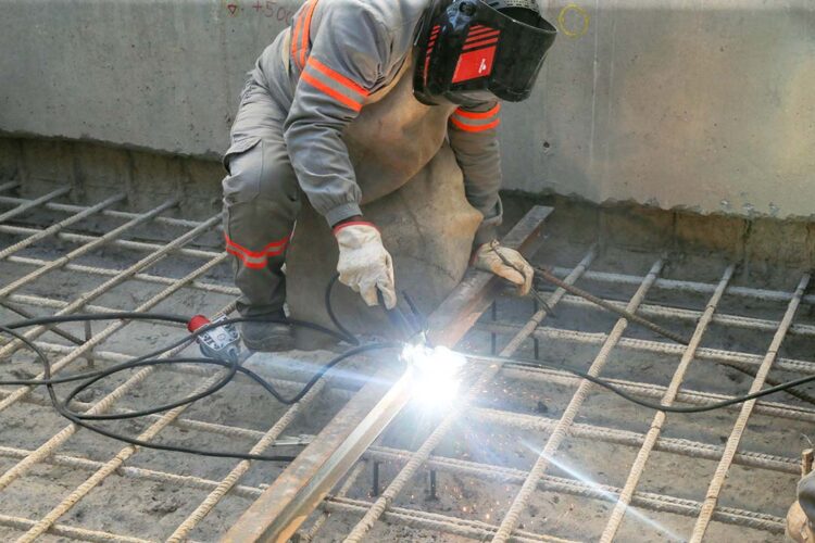 Setor de serviços impulsiona geração de empregos em setembro no Paraná